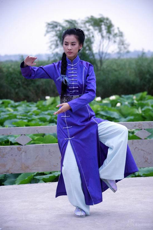 练,太极拳,也是,在学,做人,修身养性,。,太极拳,讲求,以 . 练太极拳也是在学做人
