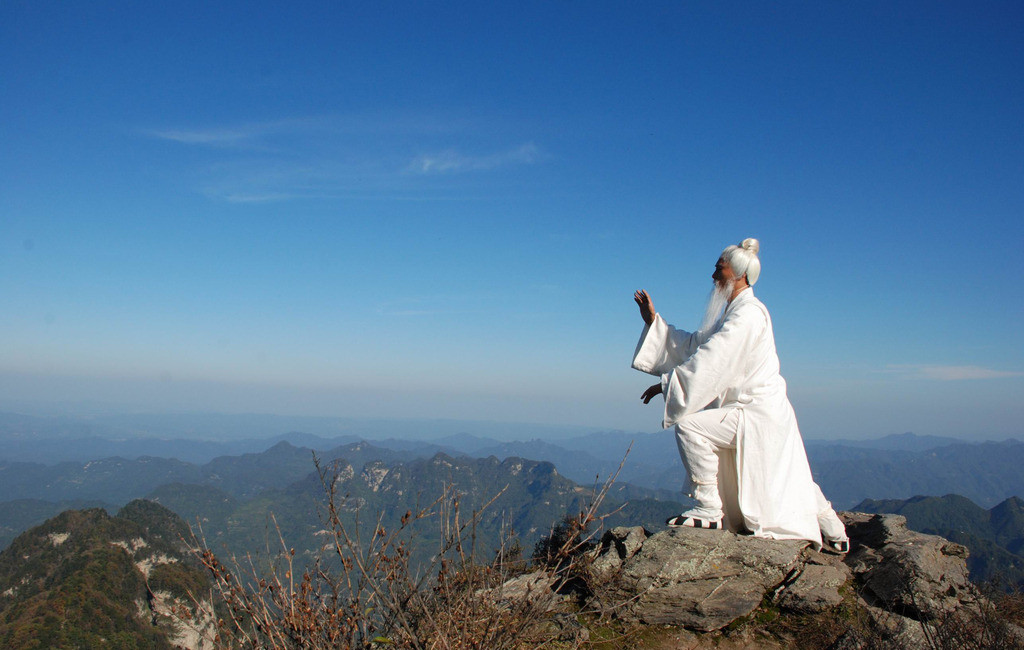 练,太极拳,也是,在学,做人,修身养性,。,太极拳,讲求,以 . 练太极拳也是在学做人