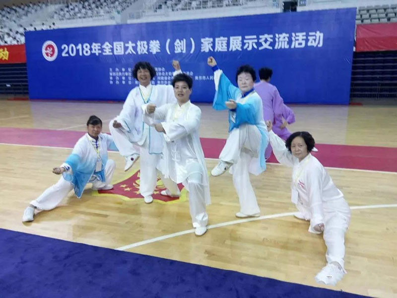 孟州,代表队,赴,焦作,参加,2018,年全国,太极拳,剑, . 孟州代表队赴焦作参加2018年全国太极拳（剑）家庭展示交流活动